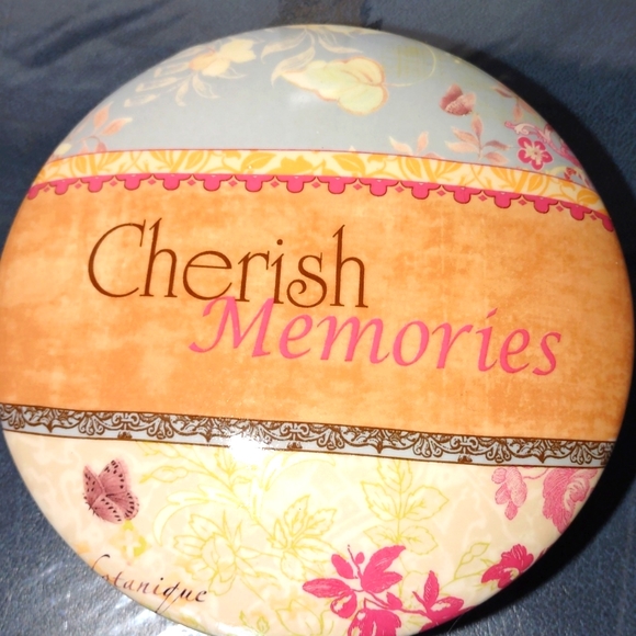 Ceramic trinket box - Picture 1 of 4